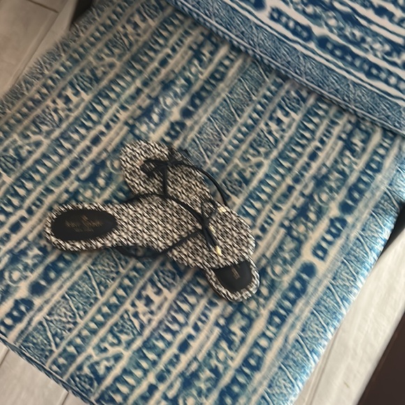 COPY - Women’s 10.5 Kate Spade, navy/white, sandals w charm - Picture 3 of 8